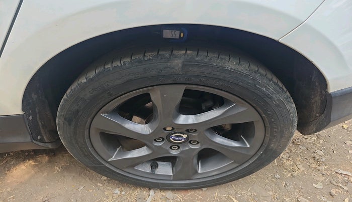 2014 Volvo V40 Cross Country D3, Diesel, Automatic, 95,163 km, tyre