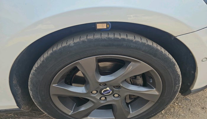 2014 Volvo V40 Cross Country D3, Diesel, Automatic, 95,163 km, tyre