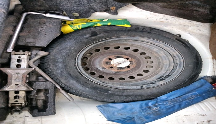 2017 Honda Amaze 1.5L I-DTEC E, Diesel, Manual, 1,24,642 km, tyre