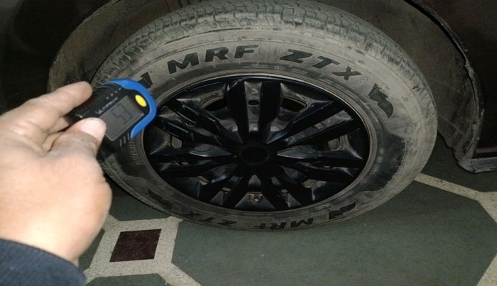 2019 Volkswagen Polo TRENDLINE 1.0L, Petrol, Manual, 80,354 km, tyre