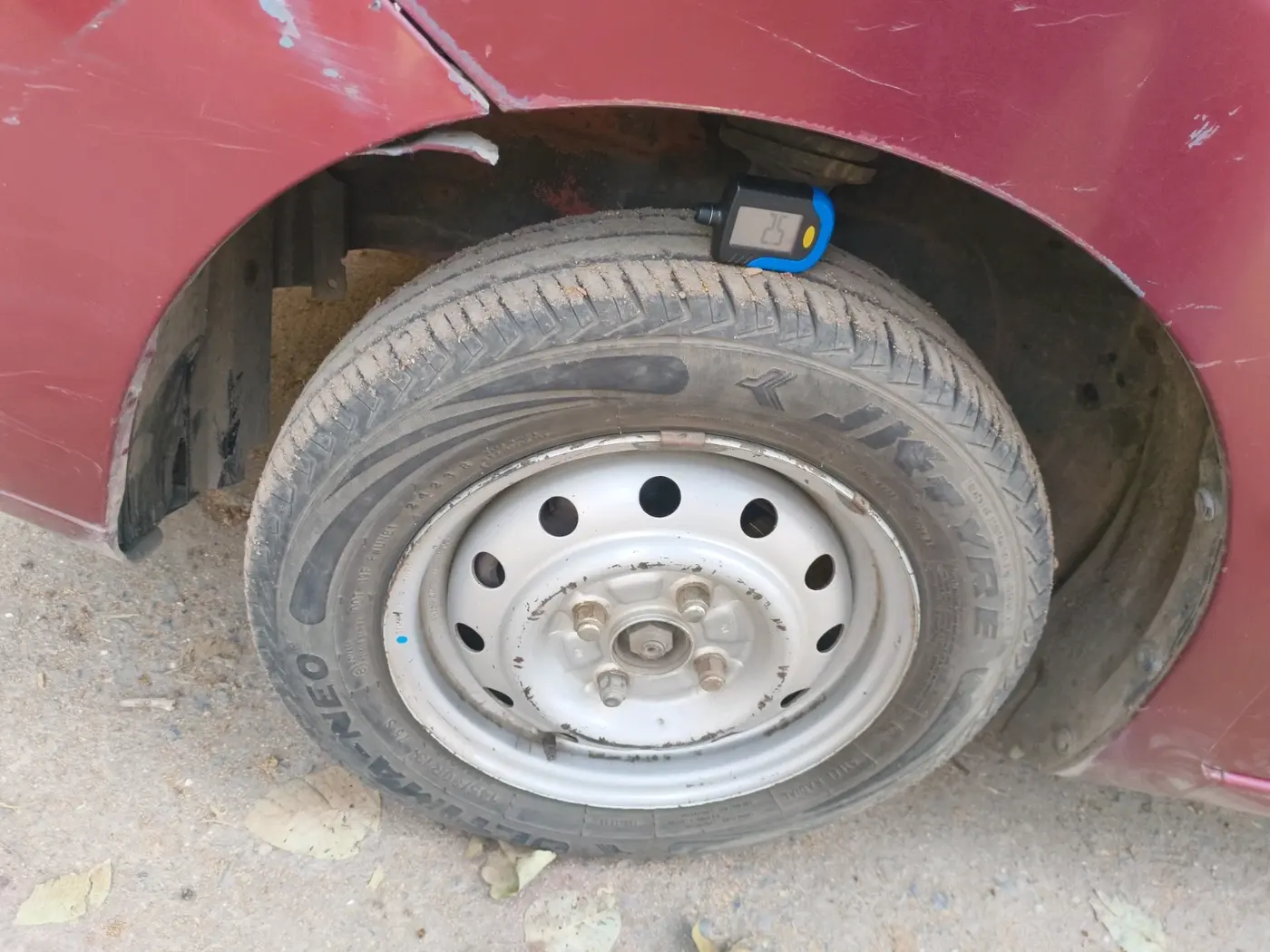 2012 Maruti Wagon R 1.0 LXI, CNG, Manual, 1,19,140 km, tyre