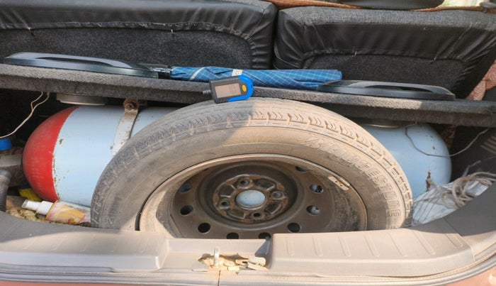 2012 Maruti Wagon R 1.0 LXI, Petrol, Manual, 1,19,140 km, tyre