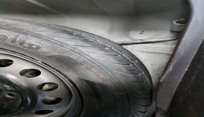 2011 Hyundai i20 ASTA 1.2, Petrol, Manual, 68,617 km, tyre