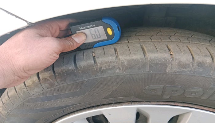 2015 Maruti Ertiga VXI ABS, Petrol, Manual, 63,944 km, tyre