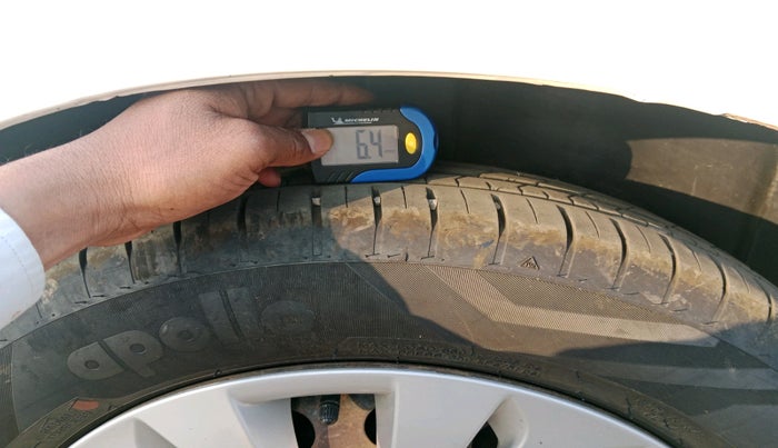 2015 Maruti Ertiga VXI ABS, Petrol, Manual, 63,944 km, tyre