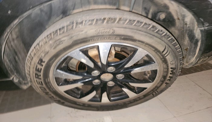 2019 Maruti S Cross ZETA 1.3, Diesel, Manual, 1,31,585 km, tyre