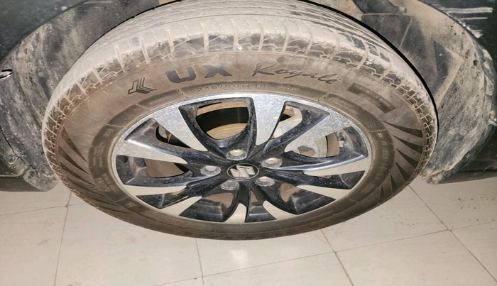 2019 Maruti S Cross ZETA 1.3, Diesel, Manual, 1,31,585 km, tyre