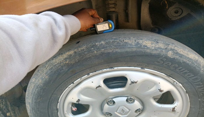 2013 Renault Duster 85 PS RXL DIESEL, Diesel, Manual, 1,08,517 km, tyre