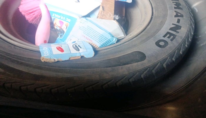 2016 Renault Kwid RXT 1.0, Petrol, Manual, 1,66,728 km, tyre