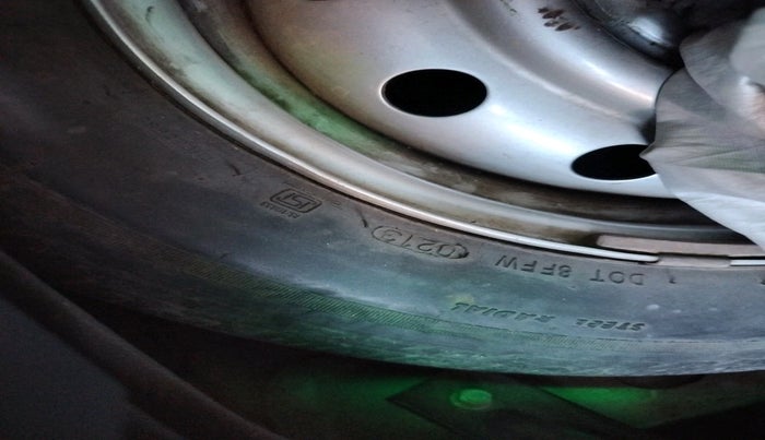 2013 Maruti Wagon R 1.0 LXI CNG, CNG, Manual, 88,338 km, tyre