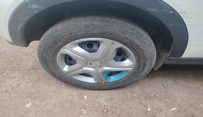 2022 Tata NEXON EV XM, Electric, Automatic, 57,595 km, tyre