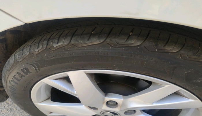 2022 Skoda Octavia STYLE 2.0, Petrol, Automatic, 22,450 km, tyre