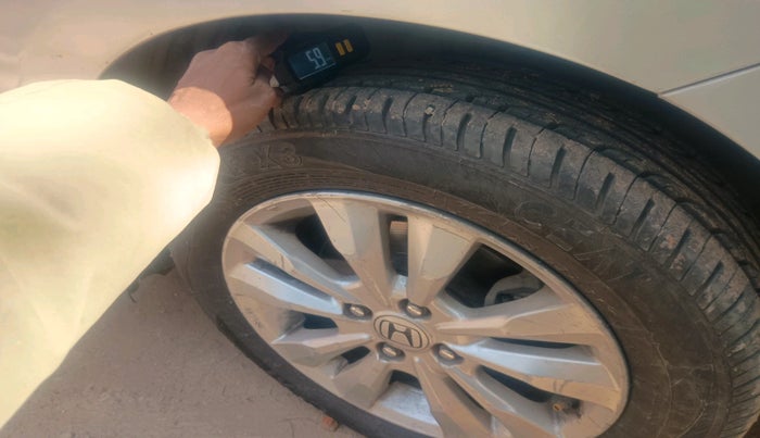 2012 Honda City 1.5L I-VTEC V AT, CNG, Automatic, 1,97,823 km, tyre