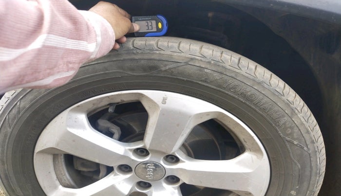 2017 Jeep Compass LONGITUDE 2.0 DIESEL, Diesel, Manual, 1,65,204 km, tyre