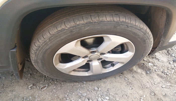 2017 Jeep Compass LONGITUDE 2.0 DIESEL, Diesel, Manual, 1,65,204 km, tyre