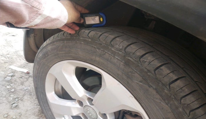 2017 Jeep Compass LONGITUDE 2.0 DIESEL, Diesel, Manual, 1,65,204 km, tyre