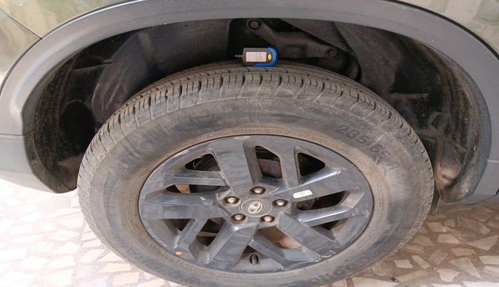 2021 Tata Harrier XZA PLUS 2.0L, Diesel, Automatic, 68,391 km, tyre