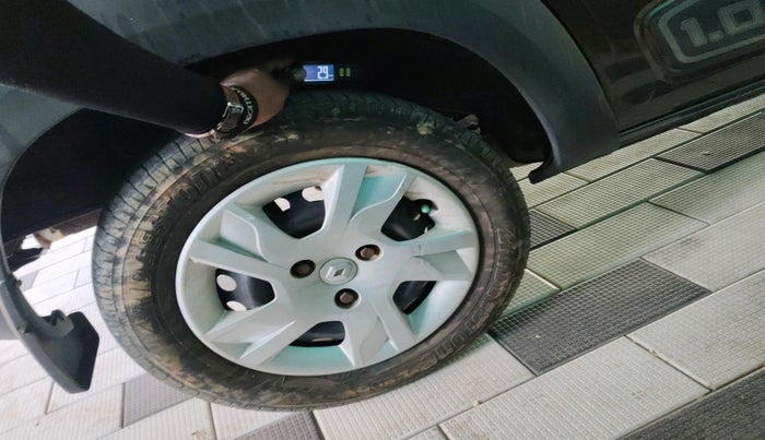 2020 Renault Kwid RXL 1.0, Petrol, Manual, 74,075 km, tyre