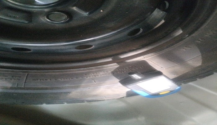 2019 Maruti Alto VXI, Petrol, Manual, 30,621 km, tyre