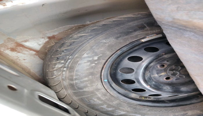 2011 Toyota Etios Liva G, Petrol, Manual, 84,230 km, tyre