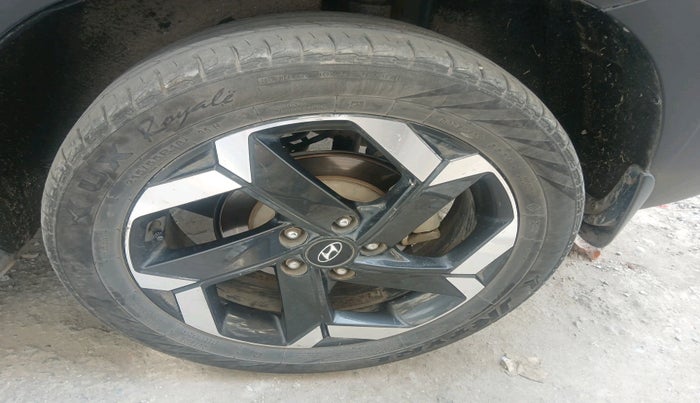 2022 Hyundai ALCAZAR 1.5 SIGNATURE (O) AT 7STR, Diesel, Automatic, 1,22,333 km, tyre