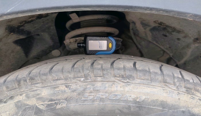 2023 Mahindra XUV300 W6 1.2 PETROL, Petrol, Manual, 15,681 km, tyre