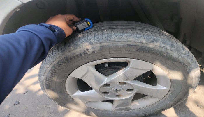 2015 Renault Duster 85 PS RXL DIESEL, Diesel, Manual, 1,00,834 km, tyre