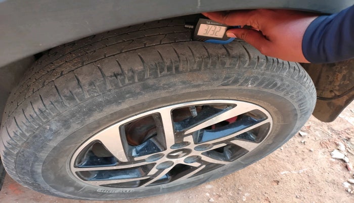 2019 Mahindra XUV300 W6 1.2 PETROL, Petrol, Manual, 90,010 km, tyre