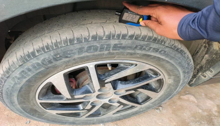 2019 Mahindra XUV300 W6 1.2 PETROL, Petrol, Manual, 90,010 km, tyre