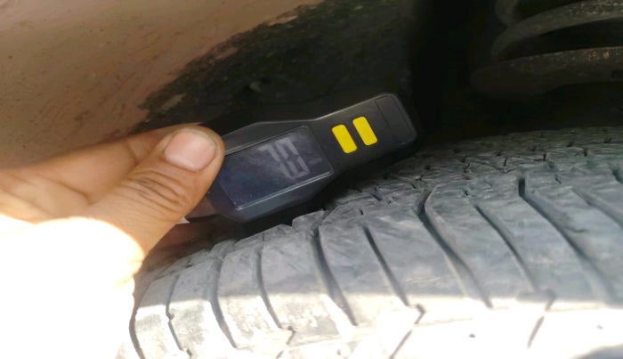 2017 Mahindra XUV500 W10 1.99, Diesel, Manual, 28,987 km, tyre