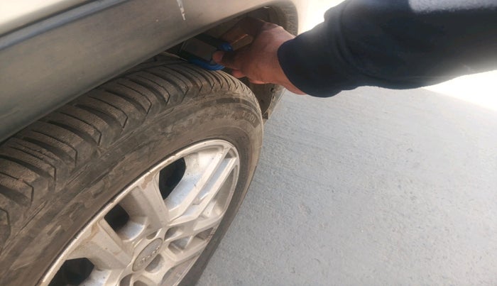 2017 Jeep Compass LIMITED 2.0 DIESEL, Diesel, Manual, 1,75,162 km, tyre