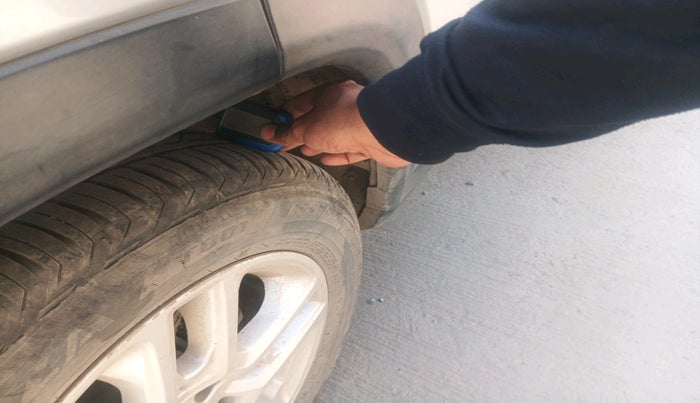 2017 Jeep Compass LIMITED 2.0 DIESEL, Diesel, Manual, 1,75,162 km, tyre