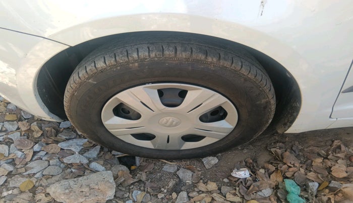 2010 Maruti Swift VXI, Petrol, Manual, 1,70,961 km, tyre