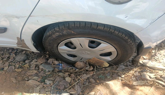 2010 Maruti Swift VXI, Petrol, Manual, 1,70,961 km, tyre