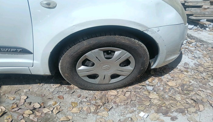 2010 Maruti Swift VXI, Petrol, Manual, 1,70,961 km, tyre