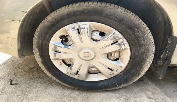 2011 Mahindra Verito D2 BS-III, Diesel, Manual, 2,83,416 km, tyre