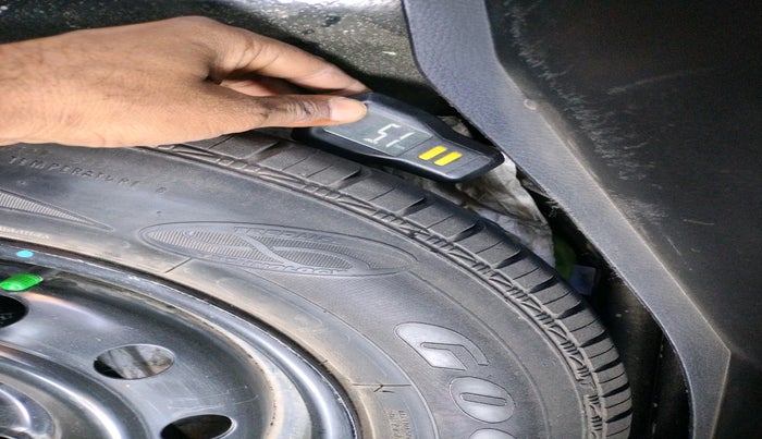 2012 Maruti Swift VXI, Petrol, Manual, 60,957 km, tyre