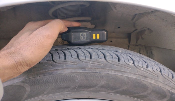 2012 Maruti Swift VXI, Petrol, Manual, 60,957 km, tyre