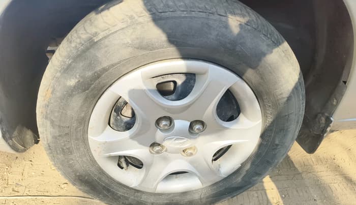 2003 Hyundai Accent GVS, CNG, Manual, 1,22,939 km, tyre