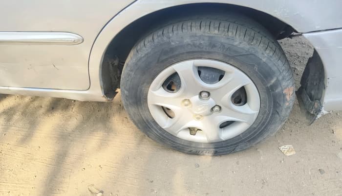 2003 Hyundai Accent GVS, CNG, Manual, 1,22,939 km, tyre