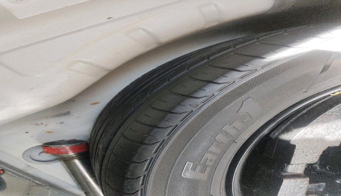 2017 Skoda Octavia L&K 1.8 TSI AT, Petrol, Automatic, 1,39,707 km, tyre