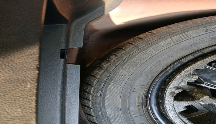 2013 Skoda Superb ELEGANCE 1.8 TSI MT, Petrol, Manual, 68,721 km, tyre