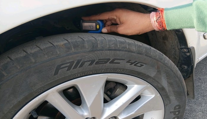 2018 Toyota Innova Crysta 2.4 VX 8 STR, Diesel, Manual, 1,45,566 km, tyre