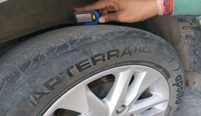 2018 Toyota Innova Crysta 2.4 VX 8 STR, Diesel, Manual, 1,45,566 km, tyre