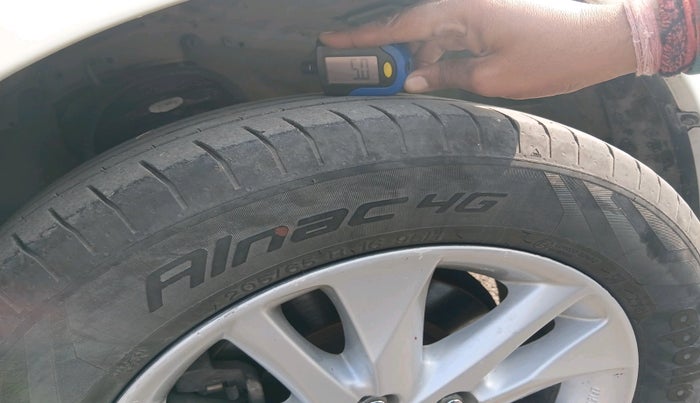 2018 Toyota Innova Crysta 2.4 VX 8 STR, Diesel, Manual, 1,45,566 km, tyre