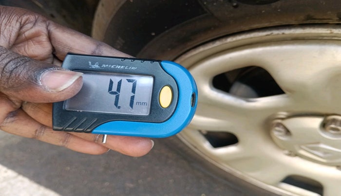 2015 Renault Duster 85 PS RXL DIESEL, Diesel, Manual, 1,18,240 km, tyre