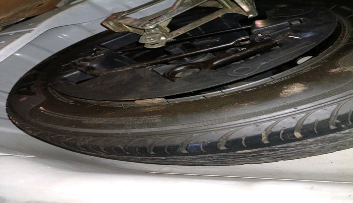 2011 Hyundai i10 ASTA 1.2 AT SUNROOF, Petrol, Automatic, 38,411 km, tyre