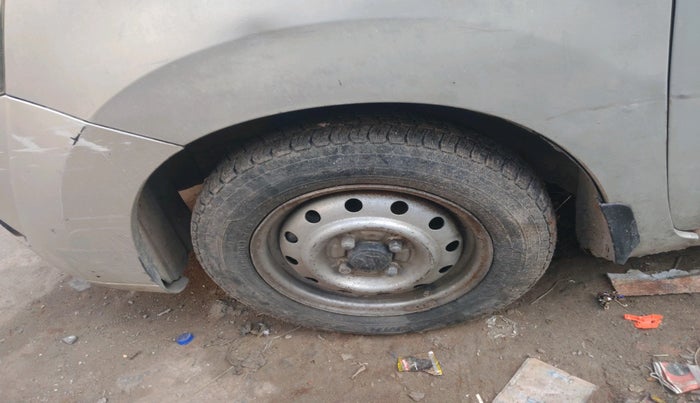 2011 Maruti Wagon R 1.0 LXI, Petrol, Manual, 55,877 km, tyre