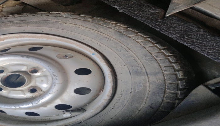 2011 Maruti Wagon R 1.0 LXI, Petrol, Manual, 55,877 km, tyre