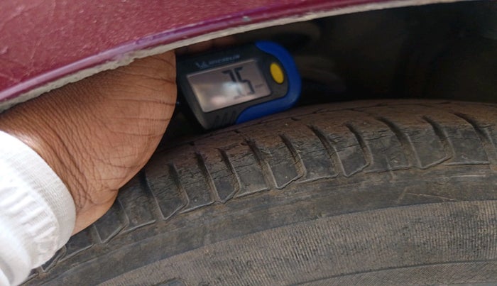 2014 Hyundai i10 SPORTZ 1.1, Petrol, Manual, 26,617 km, tyre